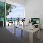 Niovi - Coralli Beachfront 公寓