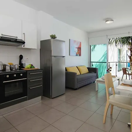 Niovi - Coralli Beachfront Апартаменты *