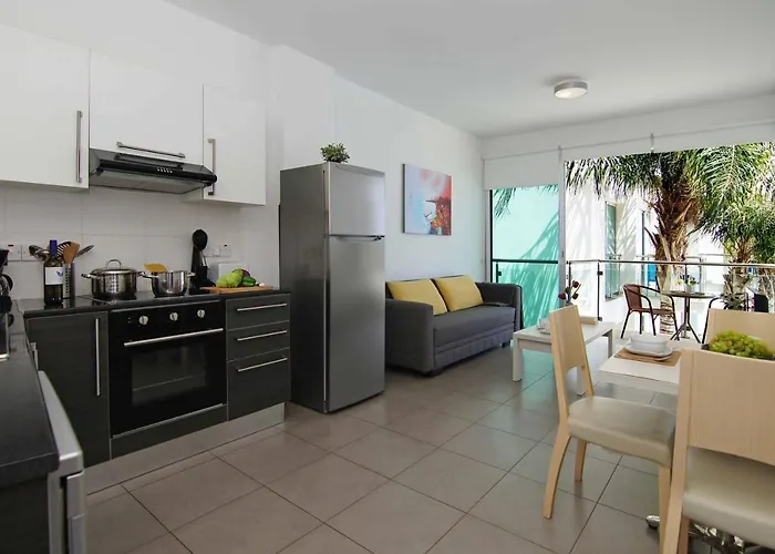 Niovi - Coralli Beachfront Apartament *