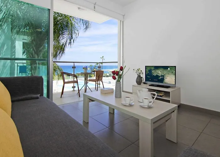 Niovi - Coralli Beachfront דירה