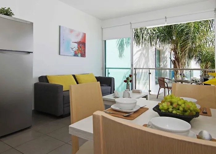 דירה Niovi - Coralli Beachfront פרוטאראס